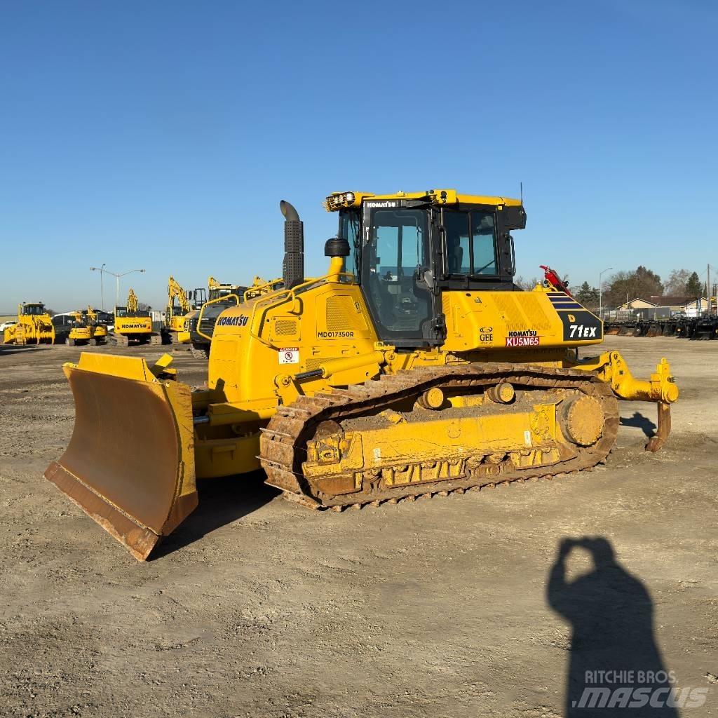 Komatsu D71EX-24 Crawler dozers