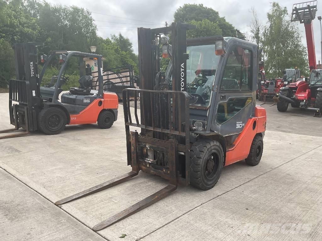 Toyota 02-8 FDF 30 Diesel trucks