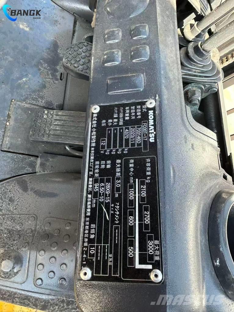 Komatsu FD 30 T-17 Diesel trucks