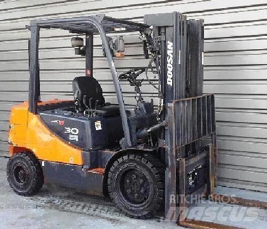 Doosan D30 S-5 Diesel trucks