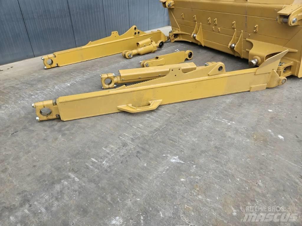 CAT D8R Blades