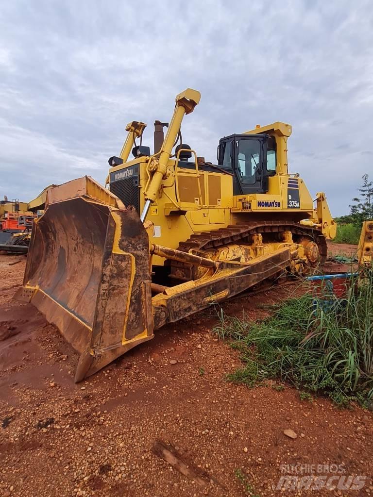Komatsu D 375 A Crawler dozers