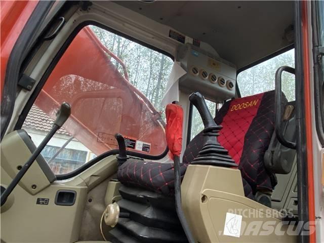 Doosan DH225LC-7 Crawler excavators