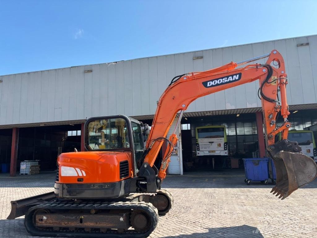 Doosan DX 80 R Mini excavators  7t - 12t