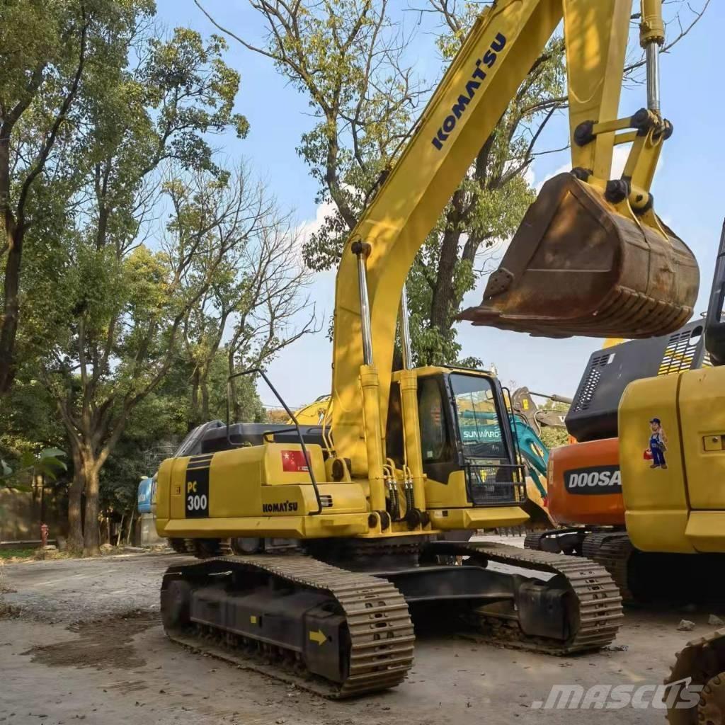 Komatsu PC 300 Crawler excavators