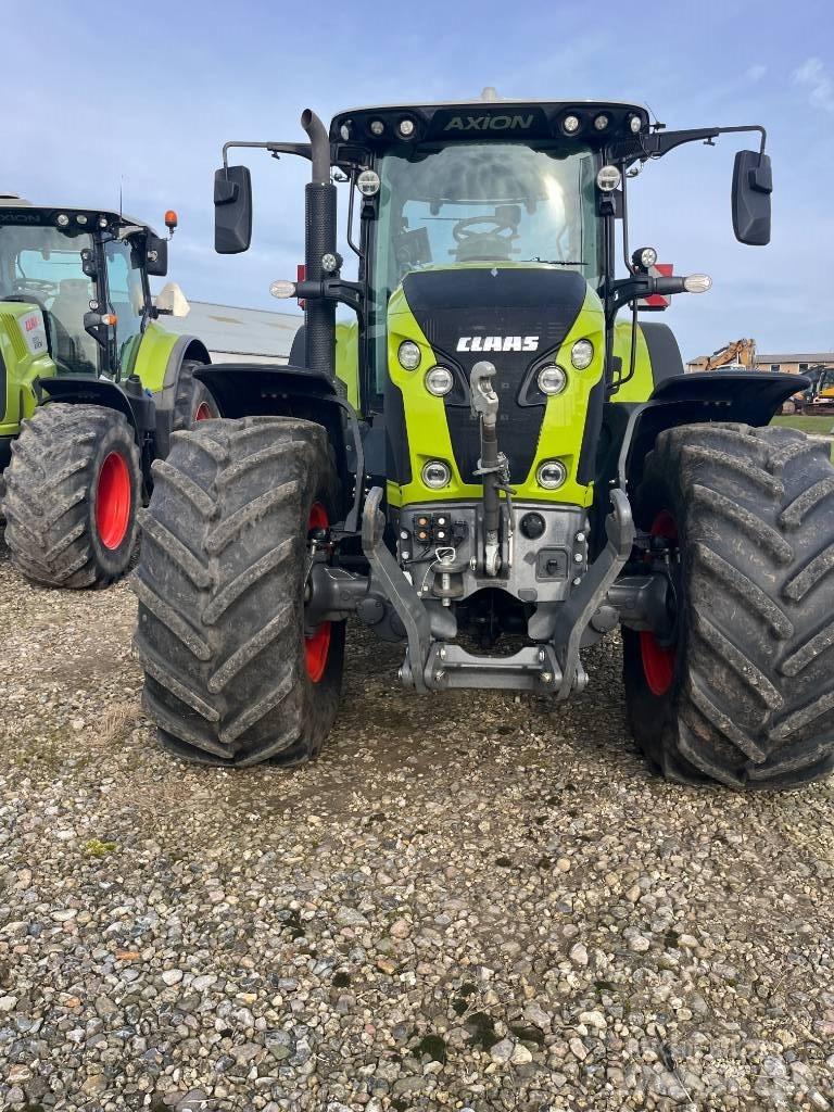 CLAAS AXION 870 Tractors