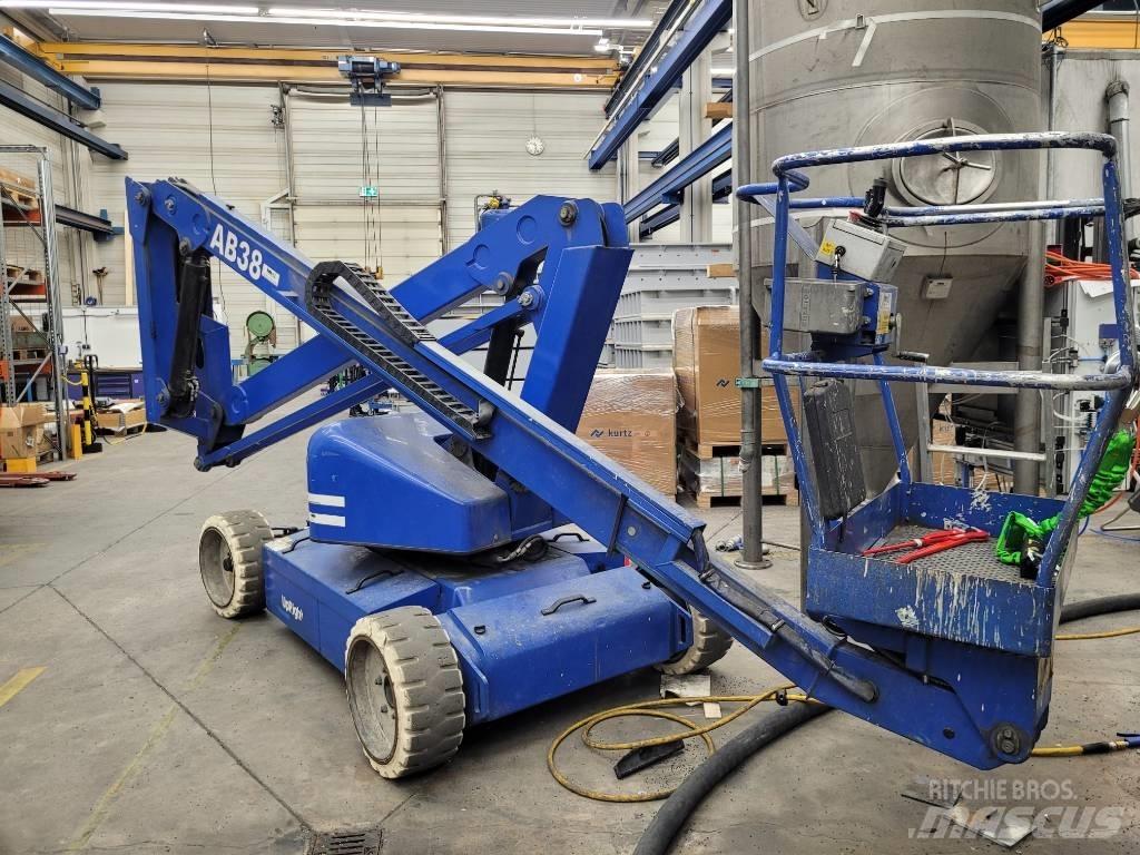 UpRight AB38 Articulated boom lifts