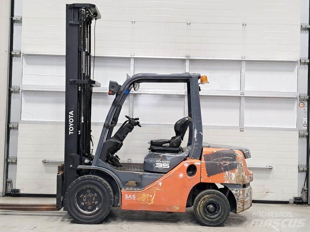 Toyota 02-8FDJF35 Diesel trucks