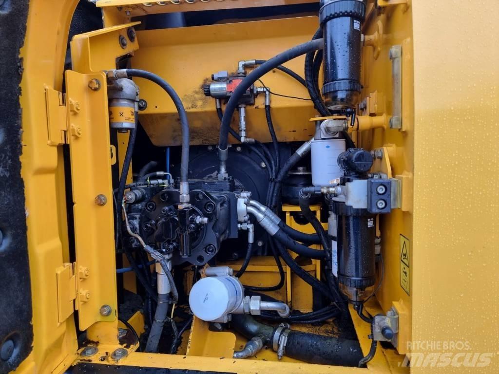 JCB JS 130 LC Crawler excavators