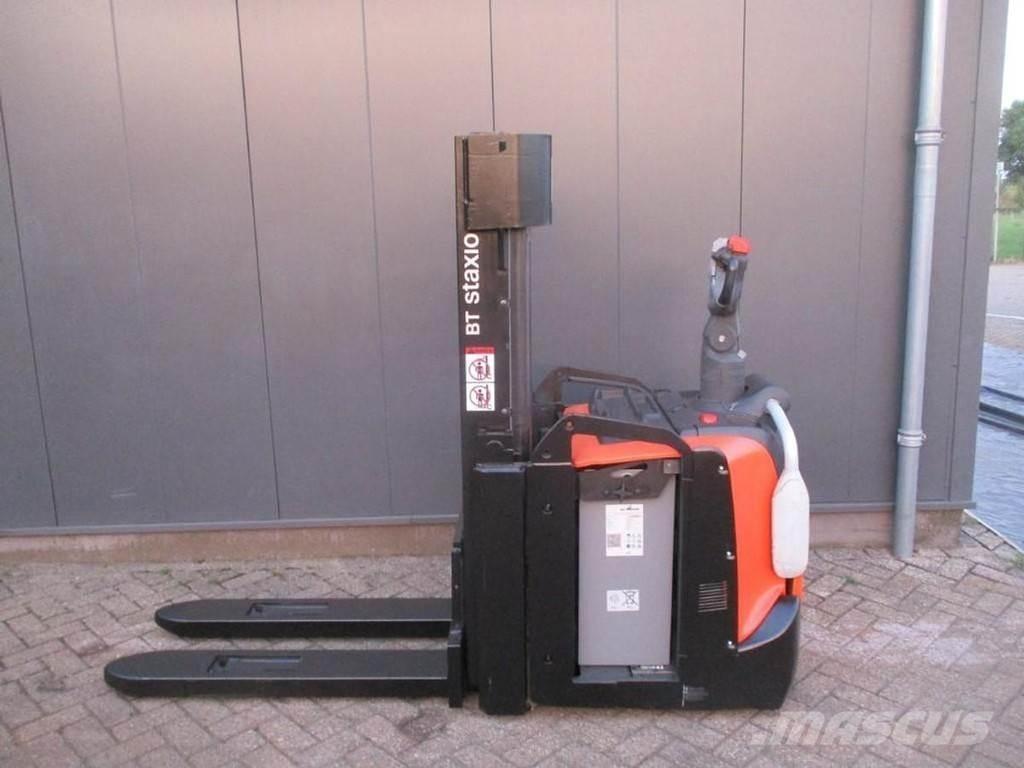 Toyota SPE200D Low lift with platform