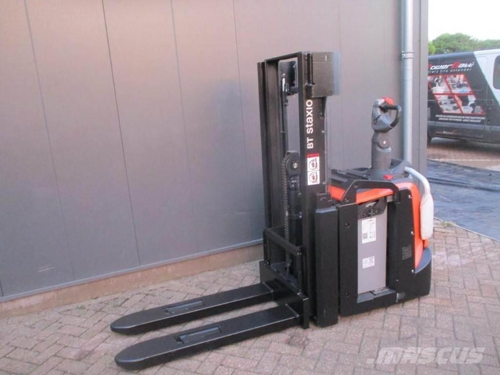 Toyota SPE200D Low lift with platform