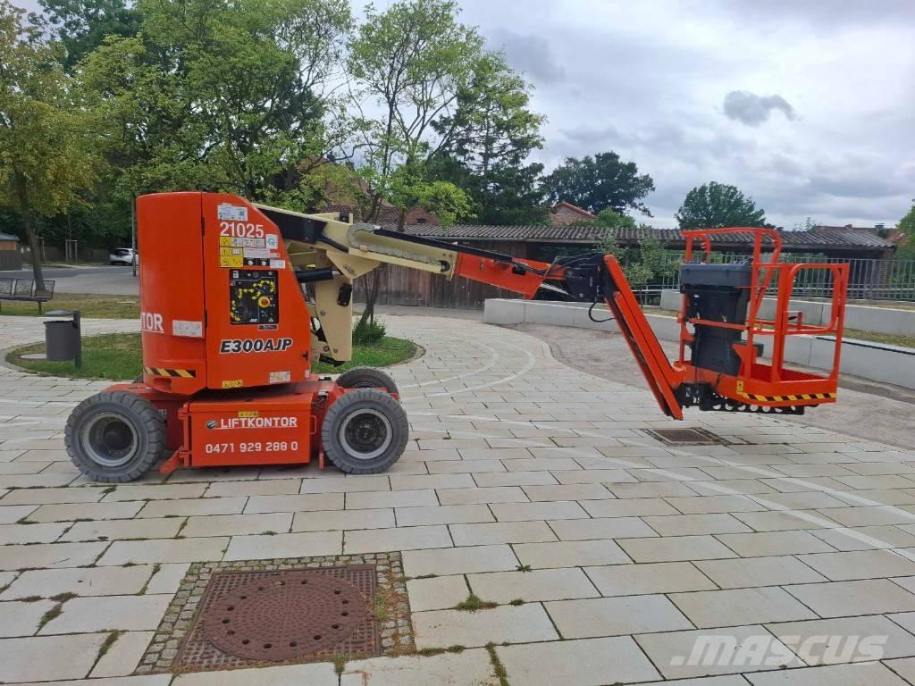 JLG E 300 AJP Articulated boom lifts