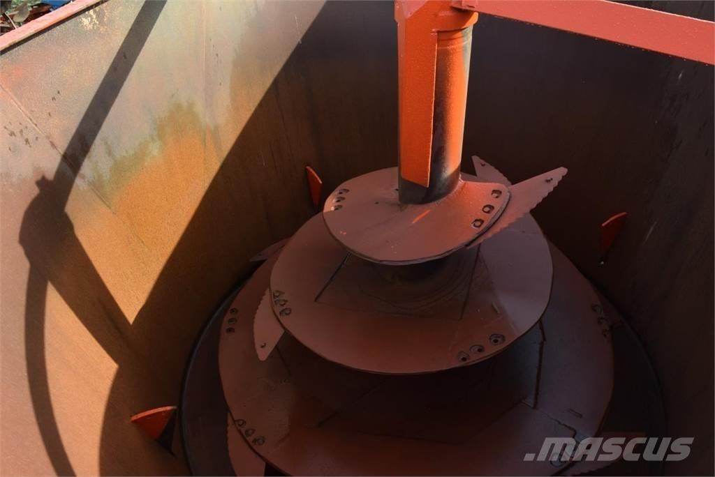  OMAS California 18 Feed mixer