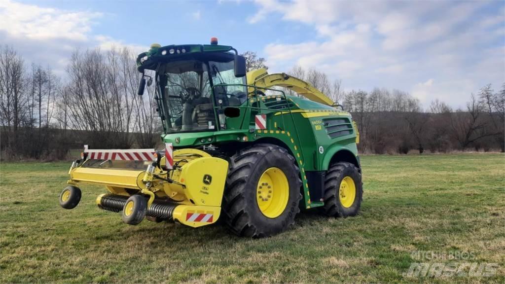 John Deere 8400i Forage harvesters