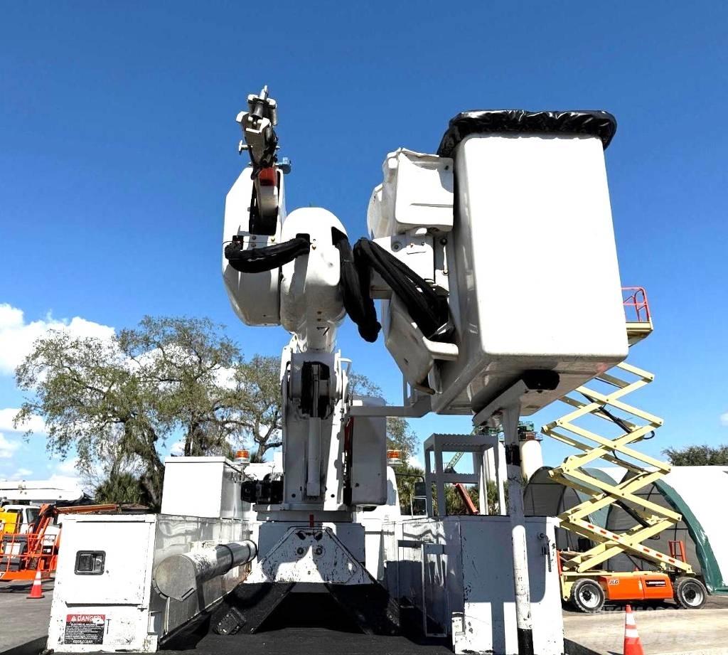 International 4300 Truck mounted platforms