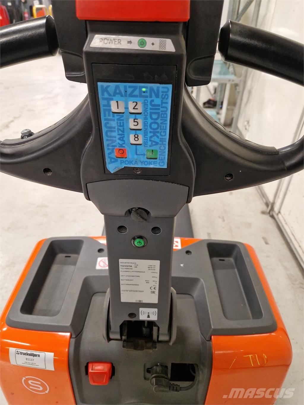 Toyota LWE130 Pedestrian stacker