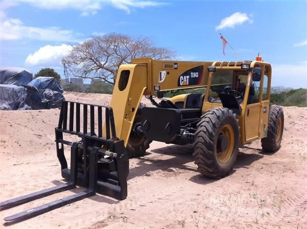 CAT TL943 (M51936) Telescopic handlers