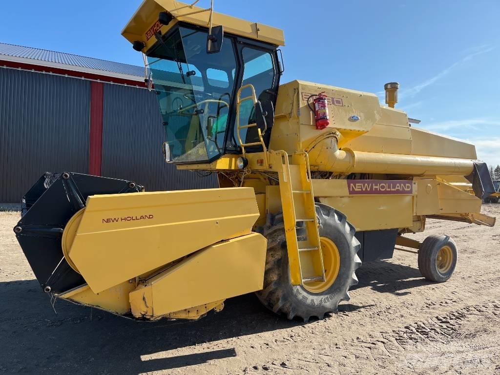 New Holland 8030 12´ Combine harvesters
