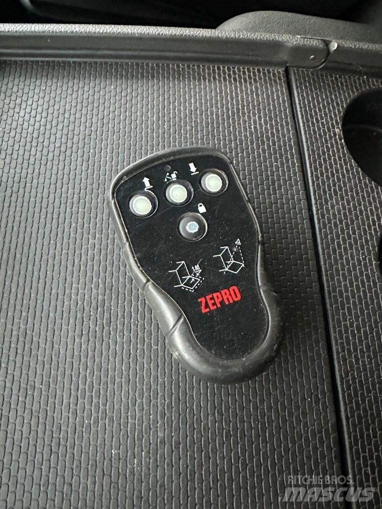 Volvo FM 330 Temperature controlled trucks