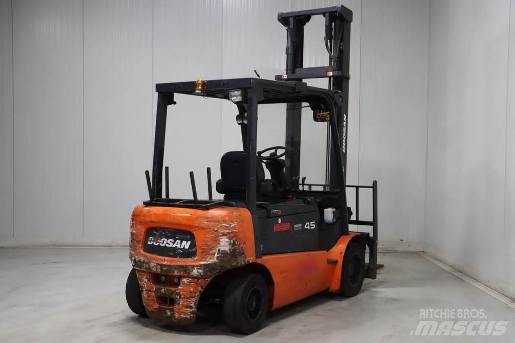 Doosan B45X-5 Electric forklift trucks