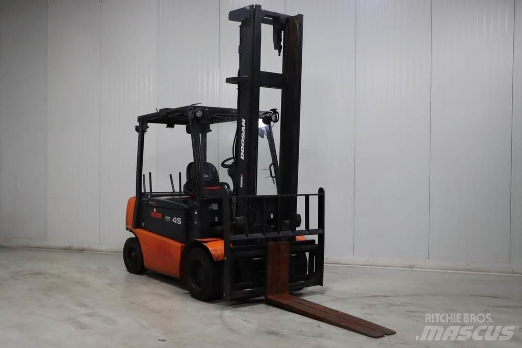 Doosan B45X-5 Electric forklift trucks
