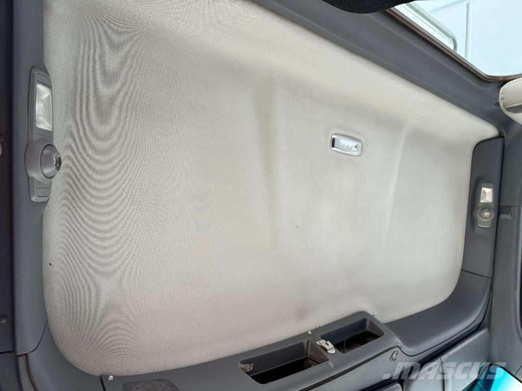 Peterbilt 567 Prime Movers