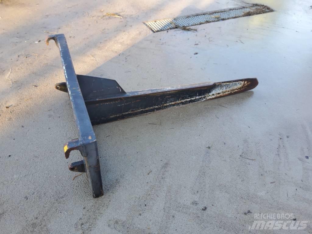 Quicke Paalipuukko Front loader accessories