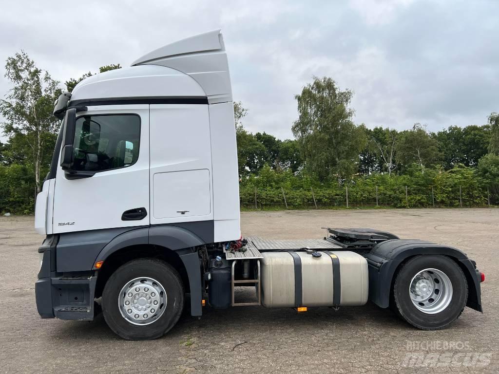 Mercedes-Benz 1842 Prime Movers