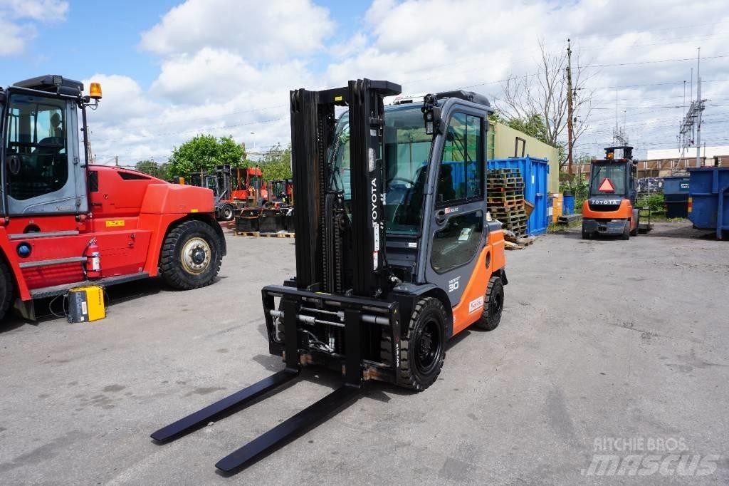 Toyota 56-8FD30F Diesel trucks