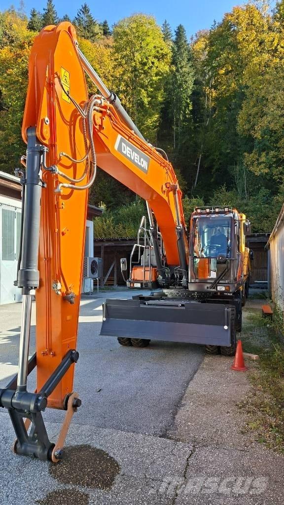 Develon DX 210 W-7 Wheeled excavators
