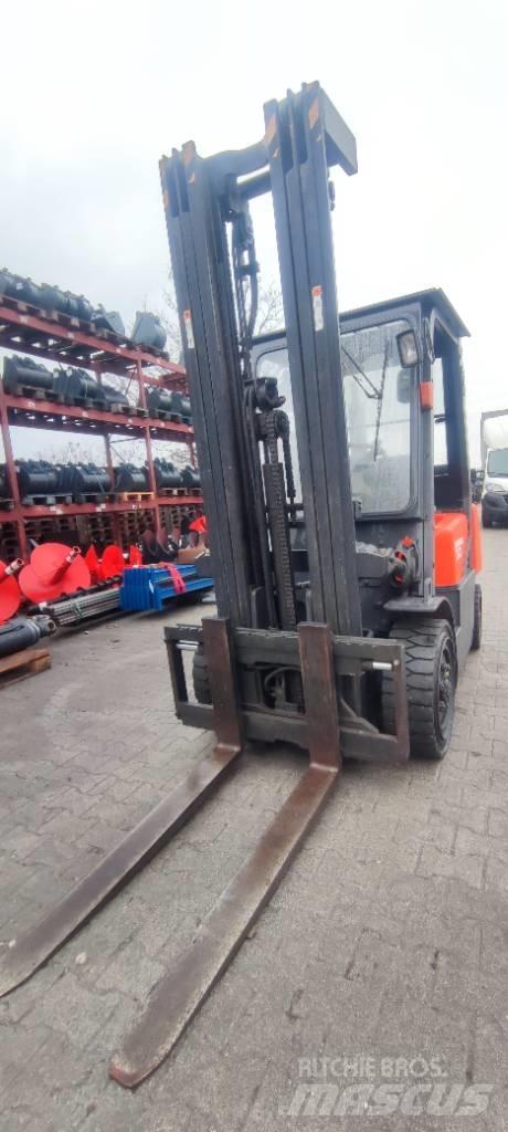 Doosan D 30 G Diesel trucks