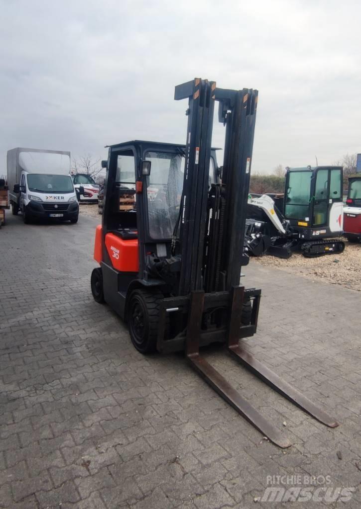Doosan D 30 G Diesel trucks