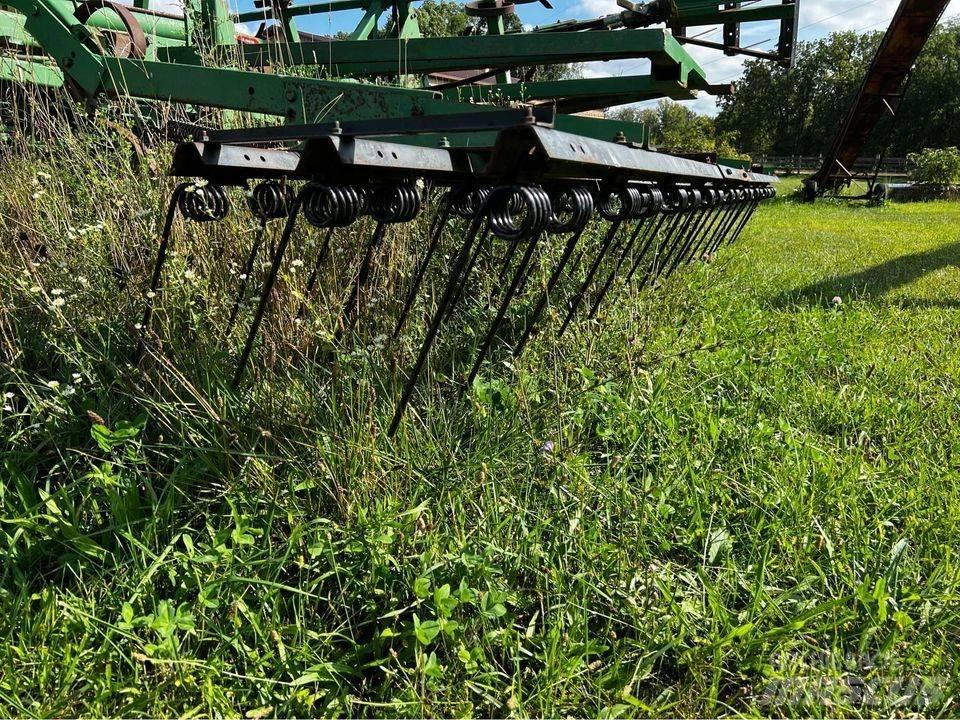John Deere 960 Cultivators
