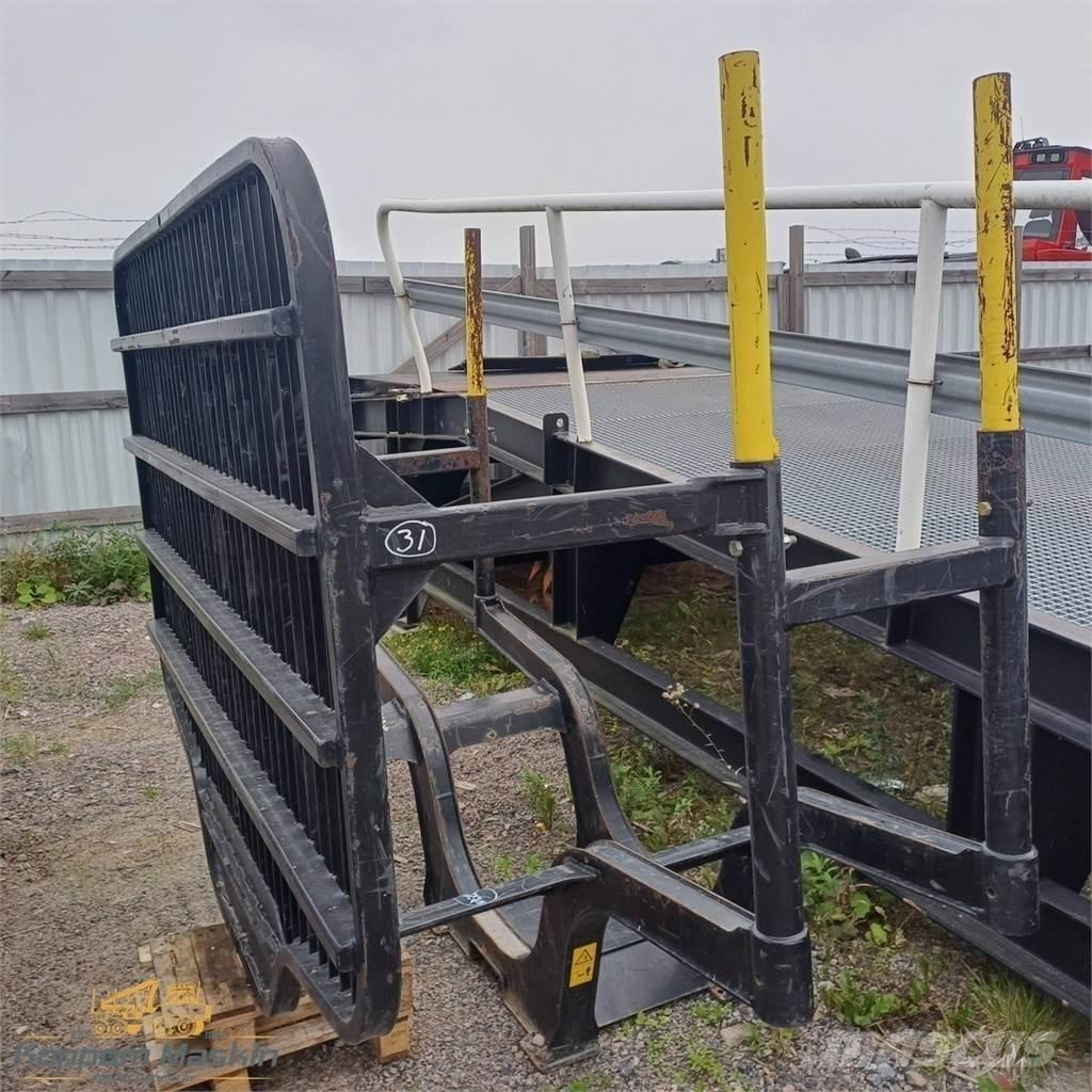 John Deere 810e Other components