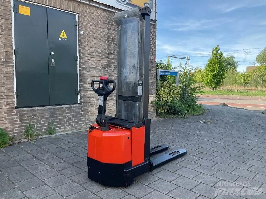 Toyota BT SWE120L Pedestrian stacker