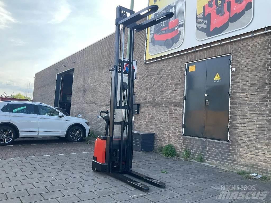 Toyota BT SWE120L Pedestrian stacker
