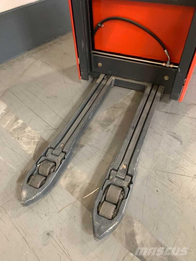 Linde L12I Pedestrian stacker