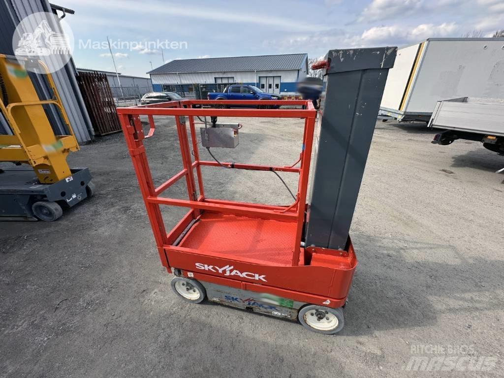 SkyJack SJ 12 Used Personnel lifts and access elevators