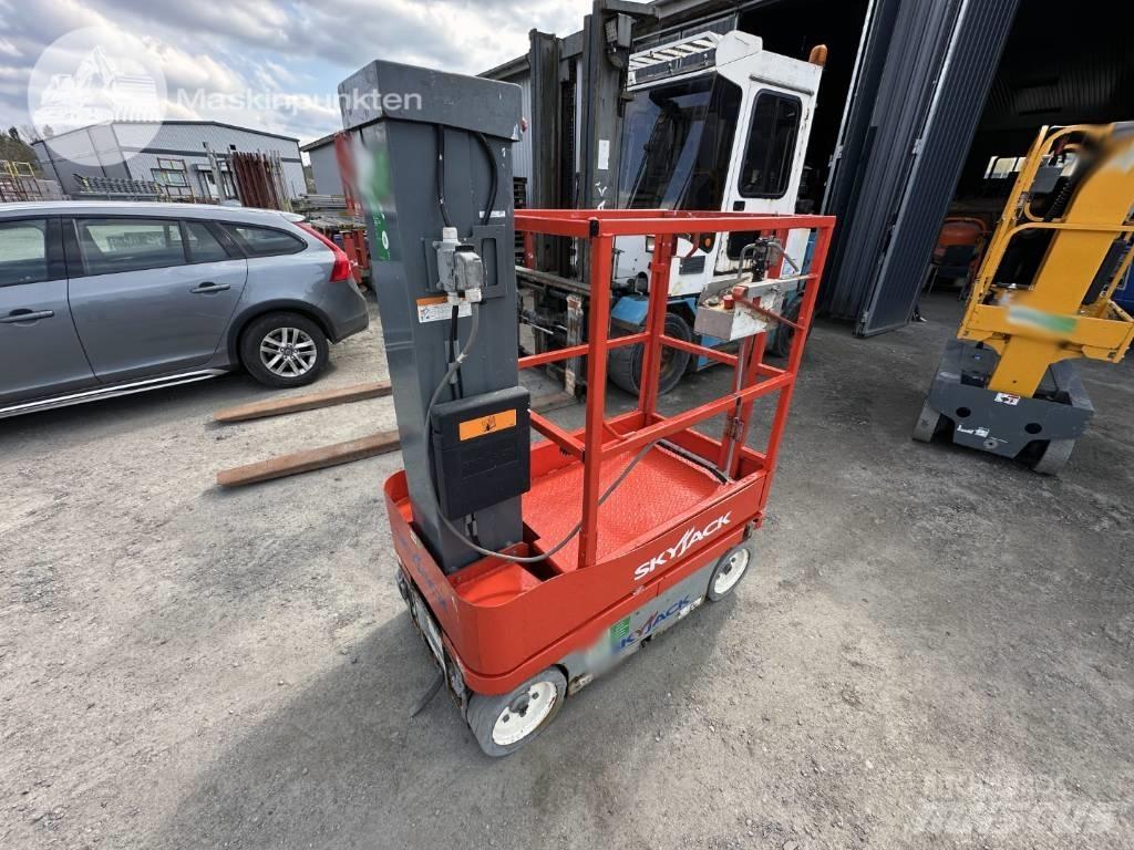 SkyJack SJ 12 Used Personnel lifts and access elevators