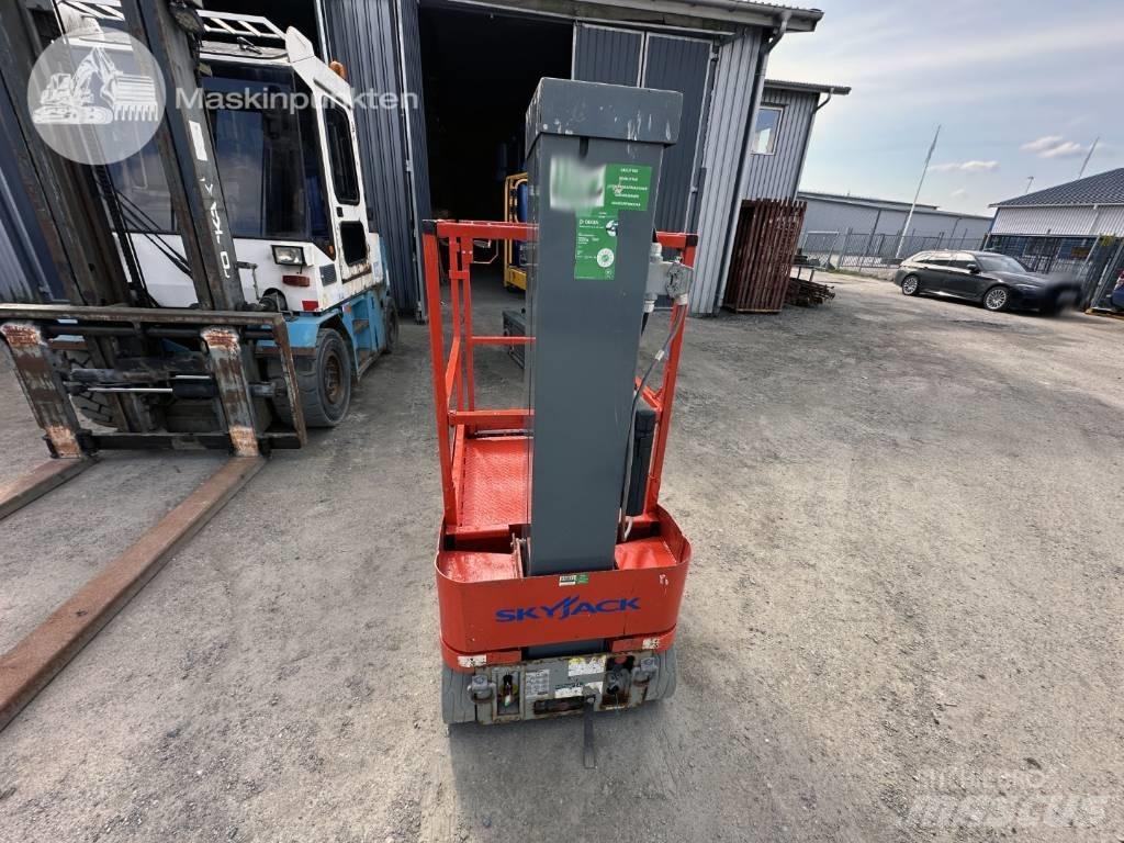 SkyJack SJ 12 Used Personnel lifts and access elevators