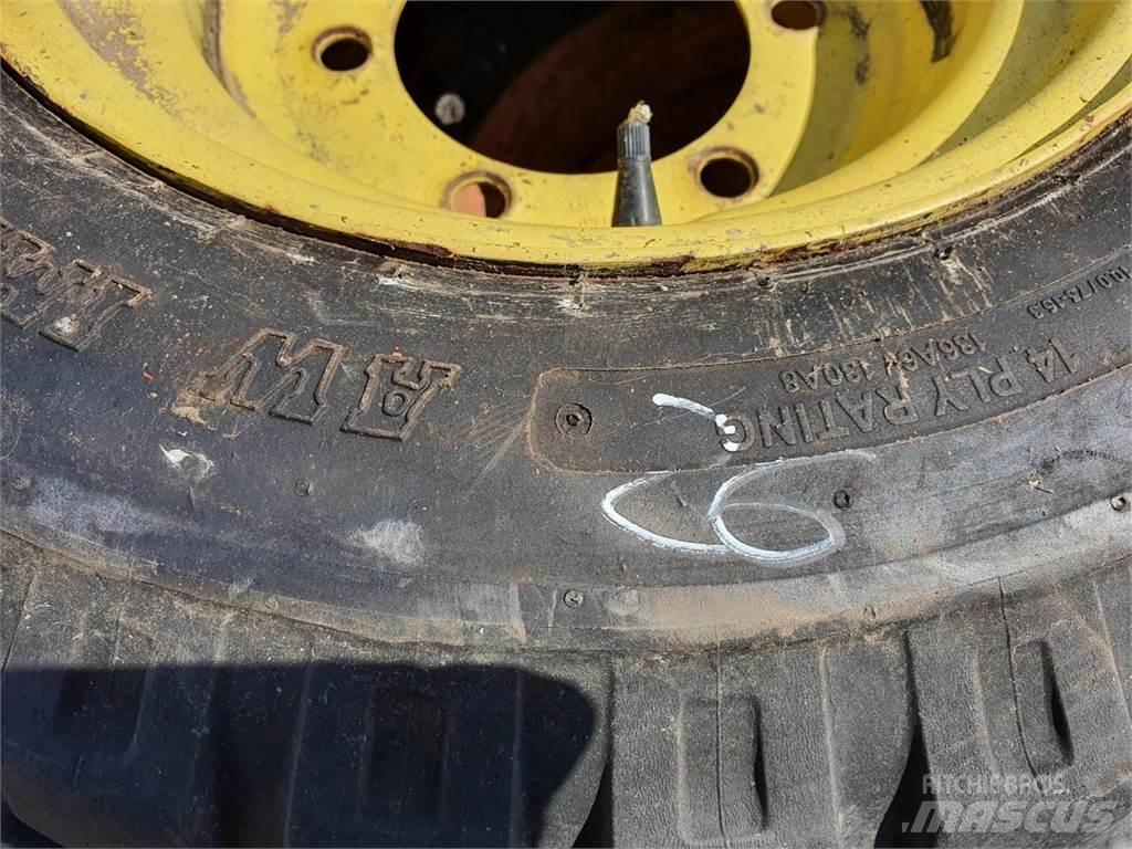 BKT 10.0/75-15,3 Tyres, wheels and rims