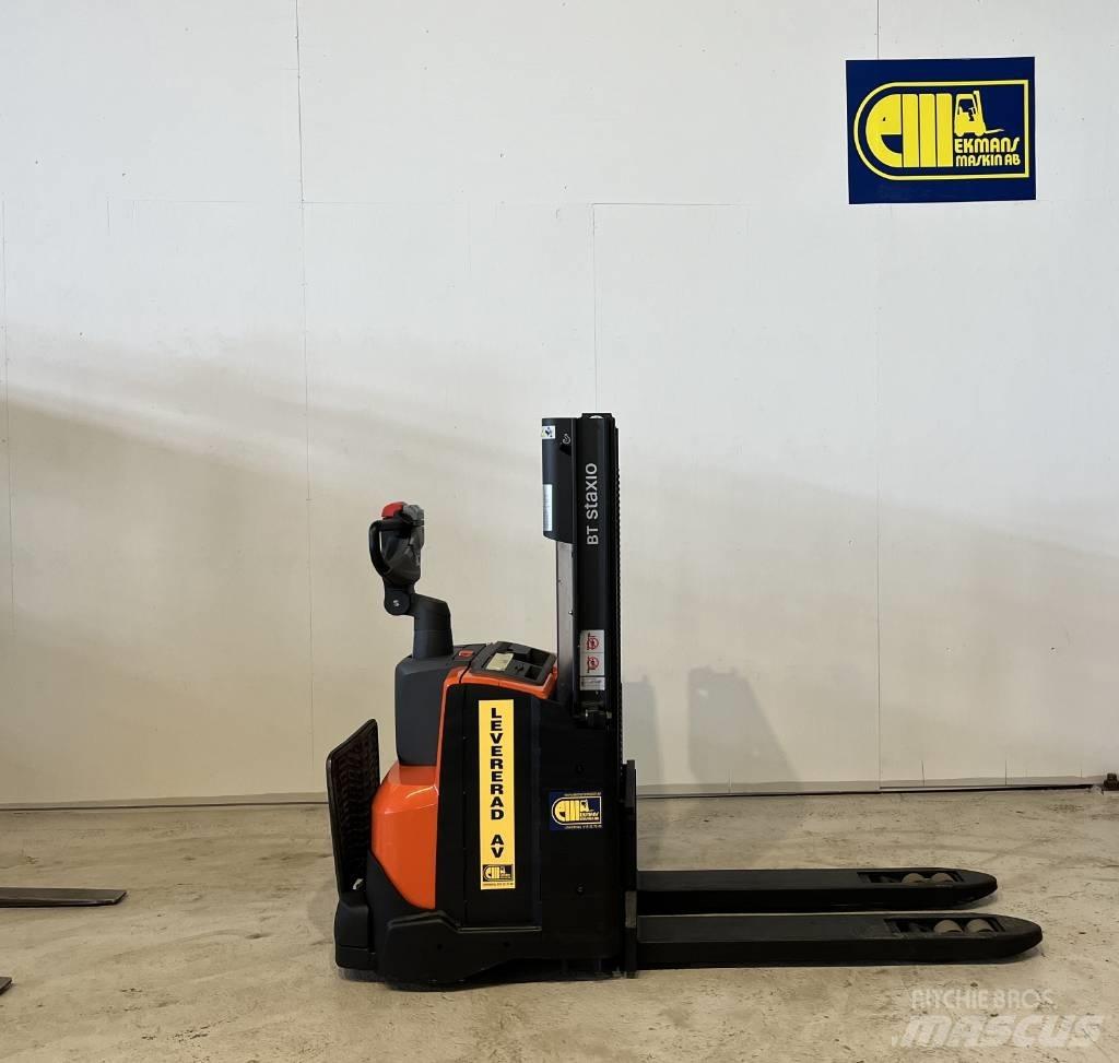 BT SWE 200 D Pedestrian stacker