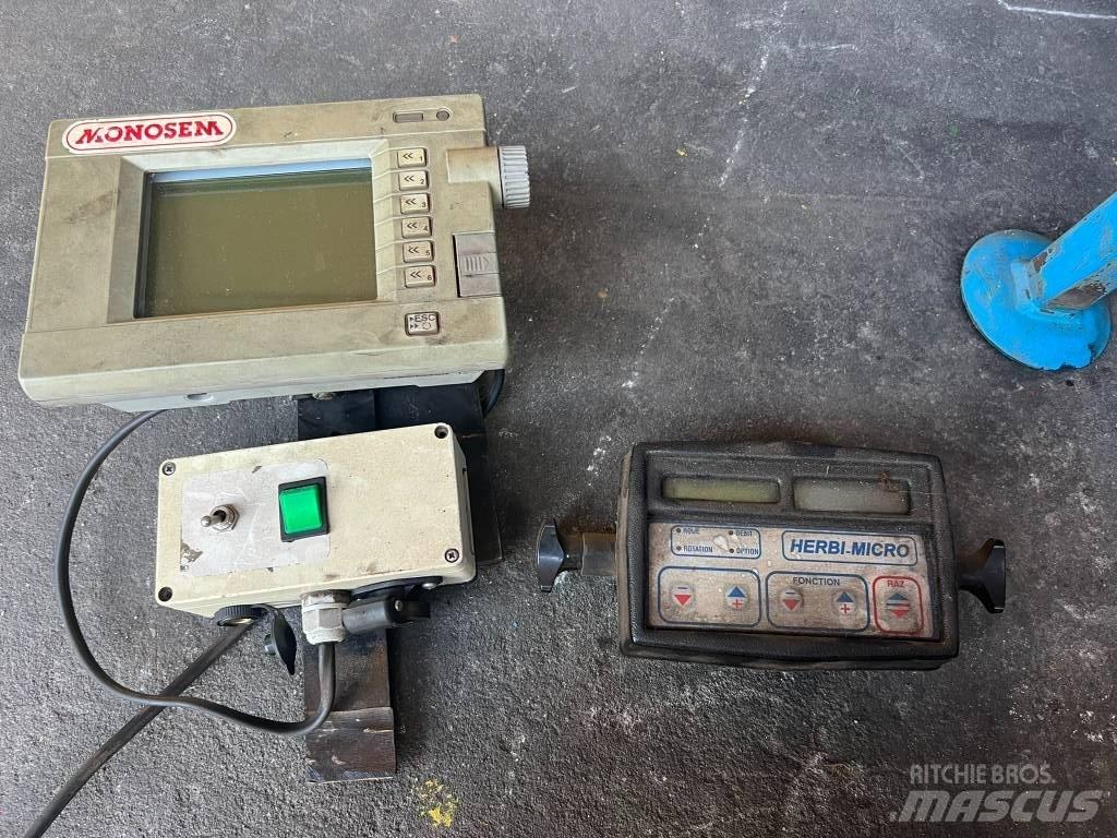 Monosem NG PLUS 8 Sowing machines
