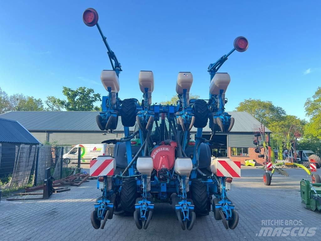Monosem NG PLUS 8 Sowing machines