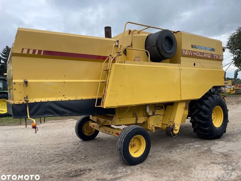 New Holland TX 32 Combine harvesters