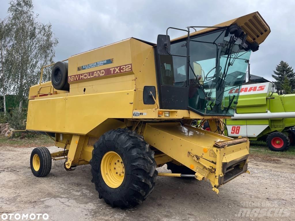 New Holland TX 32 Combine harvesters
