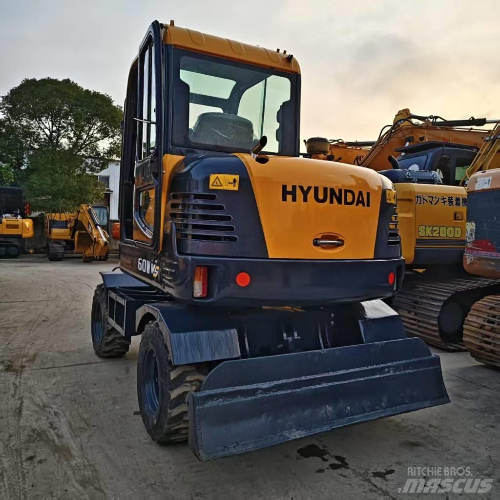 Hyundai 60W-9 Wheeled excavators