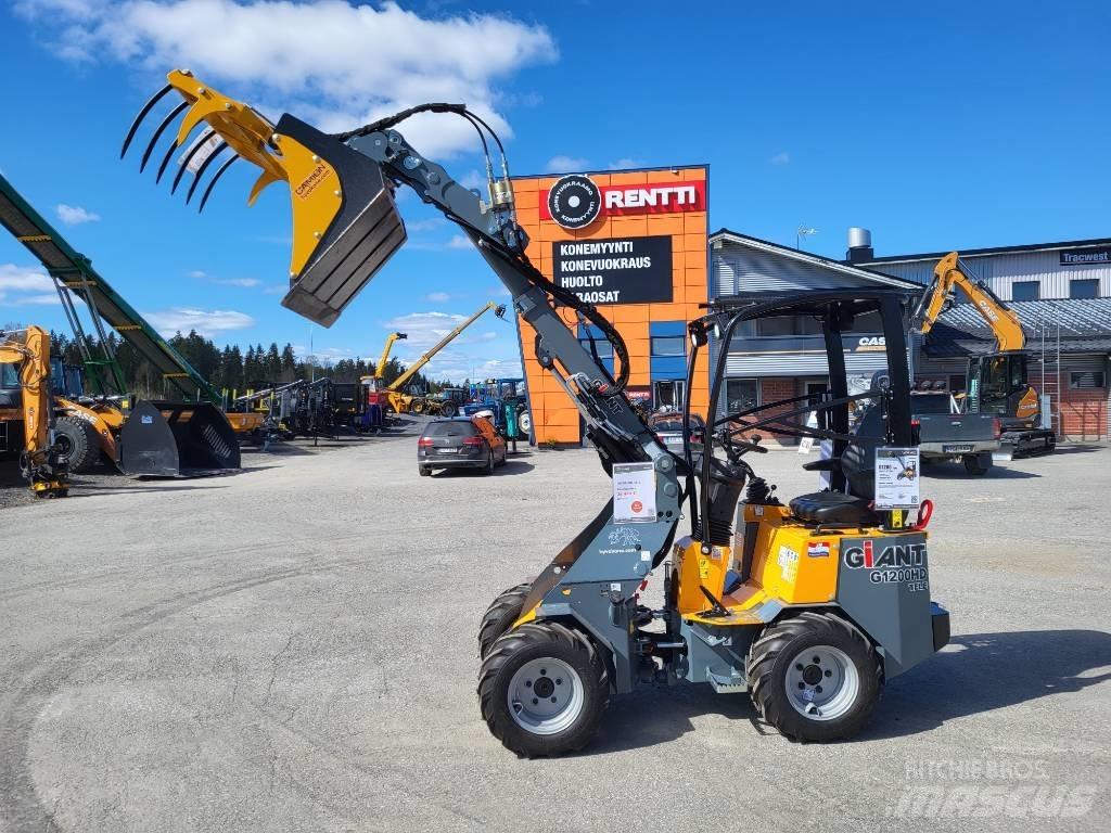 GiANT G 1200 Multi-purpose loaders