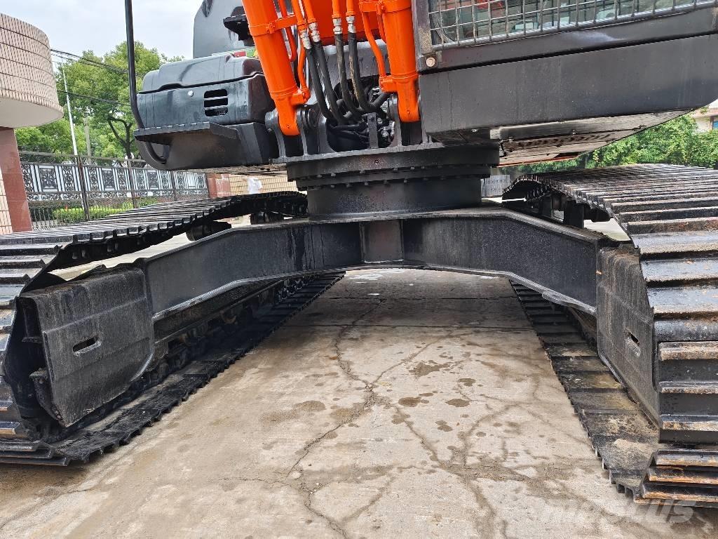 Hitachi ZX 200 Crawler excavators