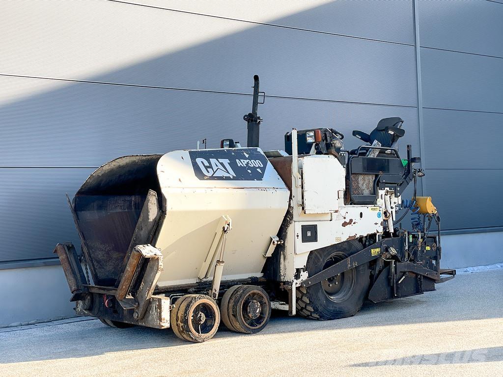 CAT AP300 Asphalt pavers